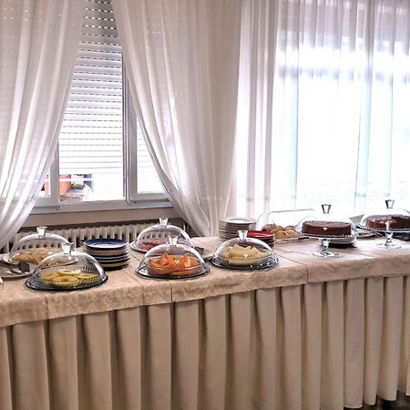Hotel Bellavista Meuble Monte Isola Bagian luar foto