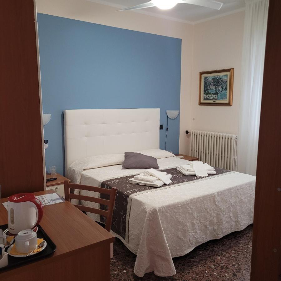 Hotel Bellavista Meuble Monte Isola Bagian luar foto