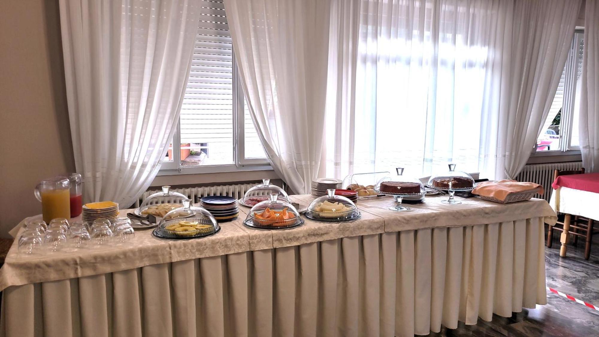 Hotel Bellavista Meuble Monte Isola Bagian luar foto