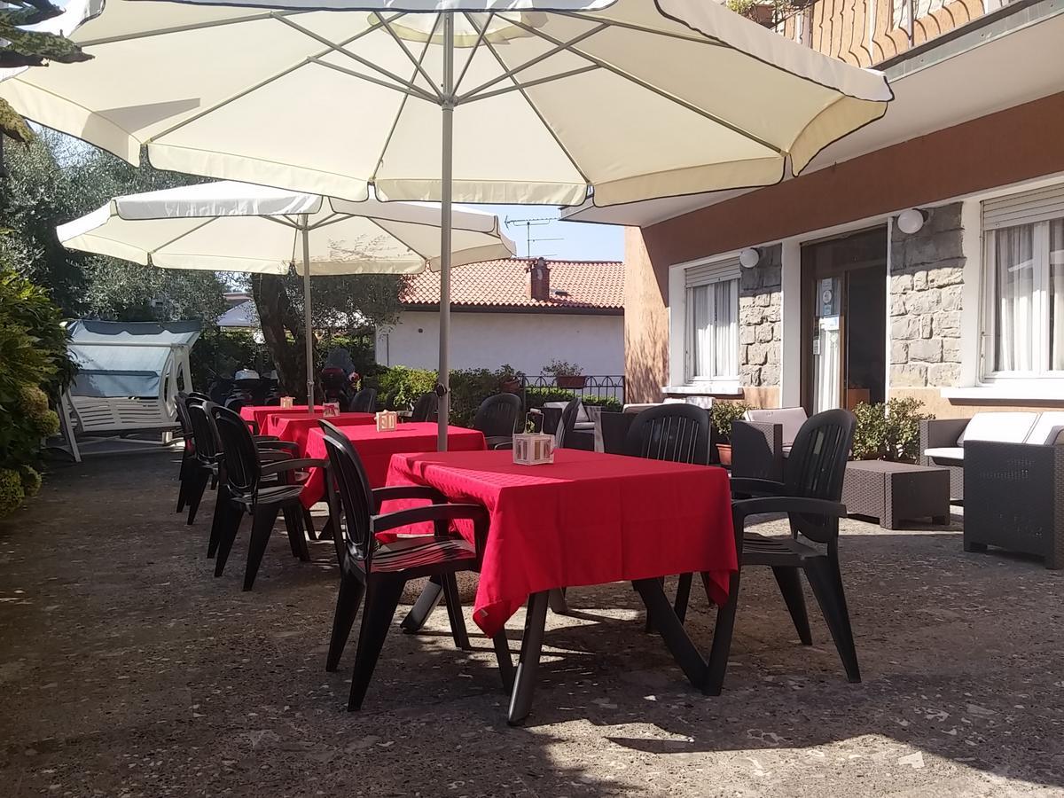 Hotel Bellavista Meuble Monte Isola Bagian luar foto