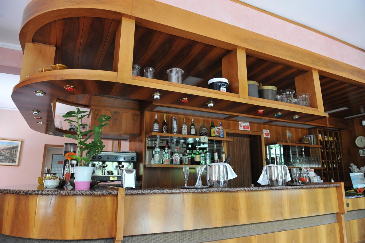 Hotel Bellavista Meuble Monte Isola Bagian luar foto