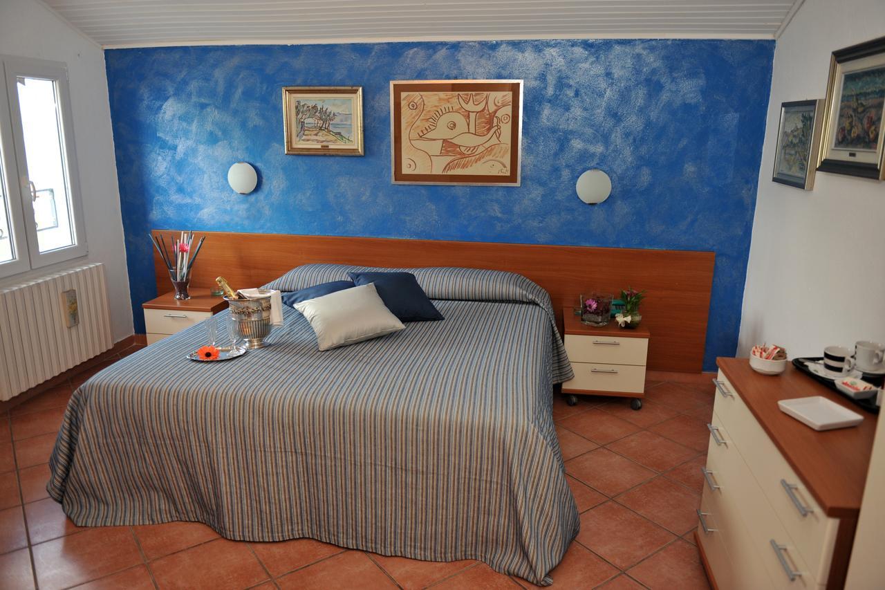 Hotel Bellavista Meuble Monte Isola Bagian luar foto