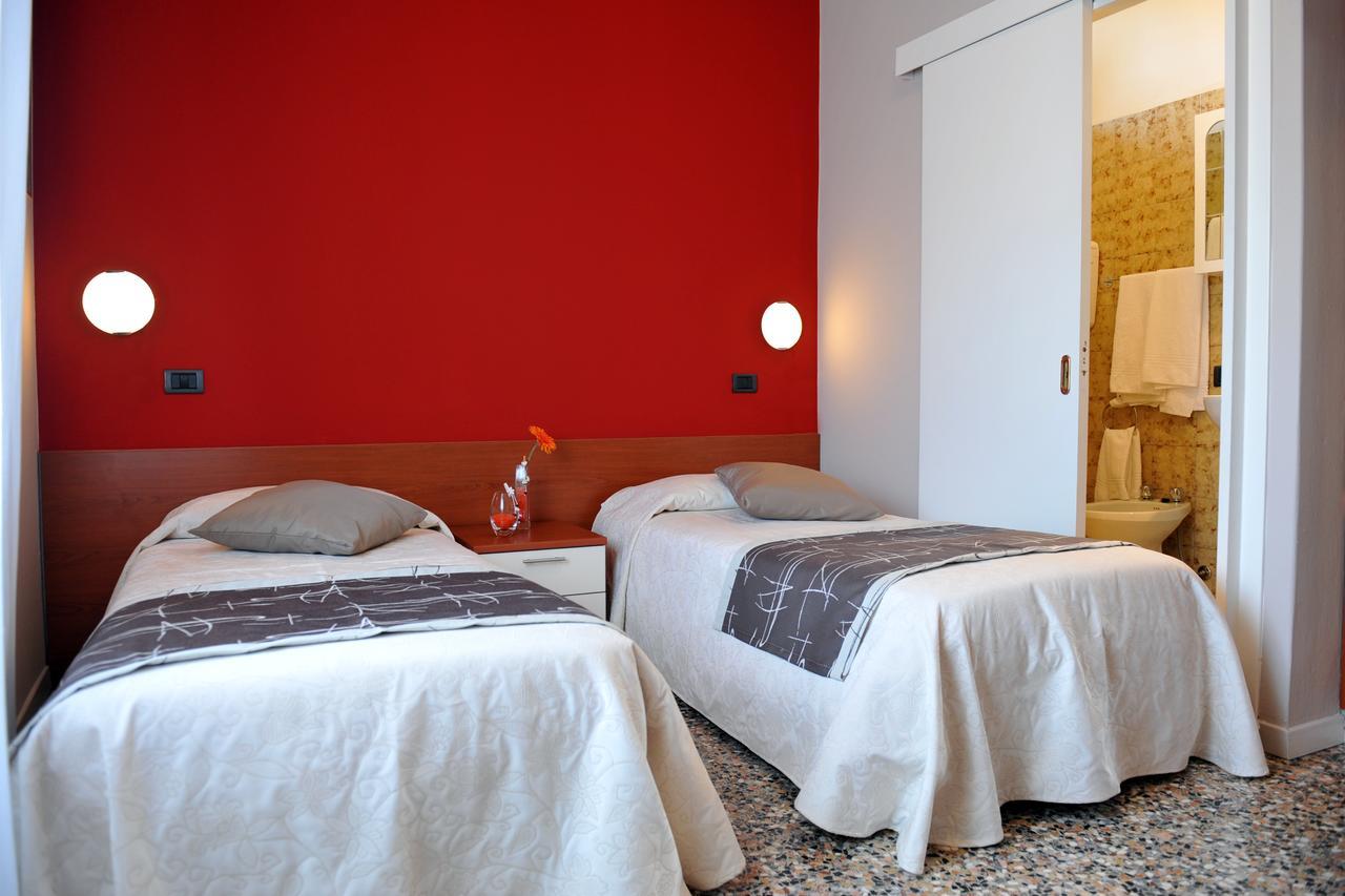 Hotel Bellavista Meuble Monte Isola Bagian luar foto