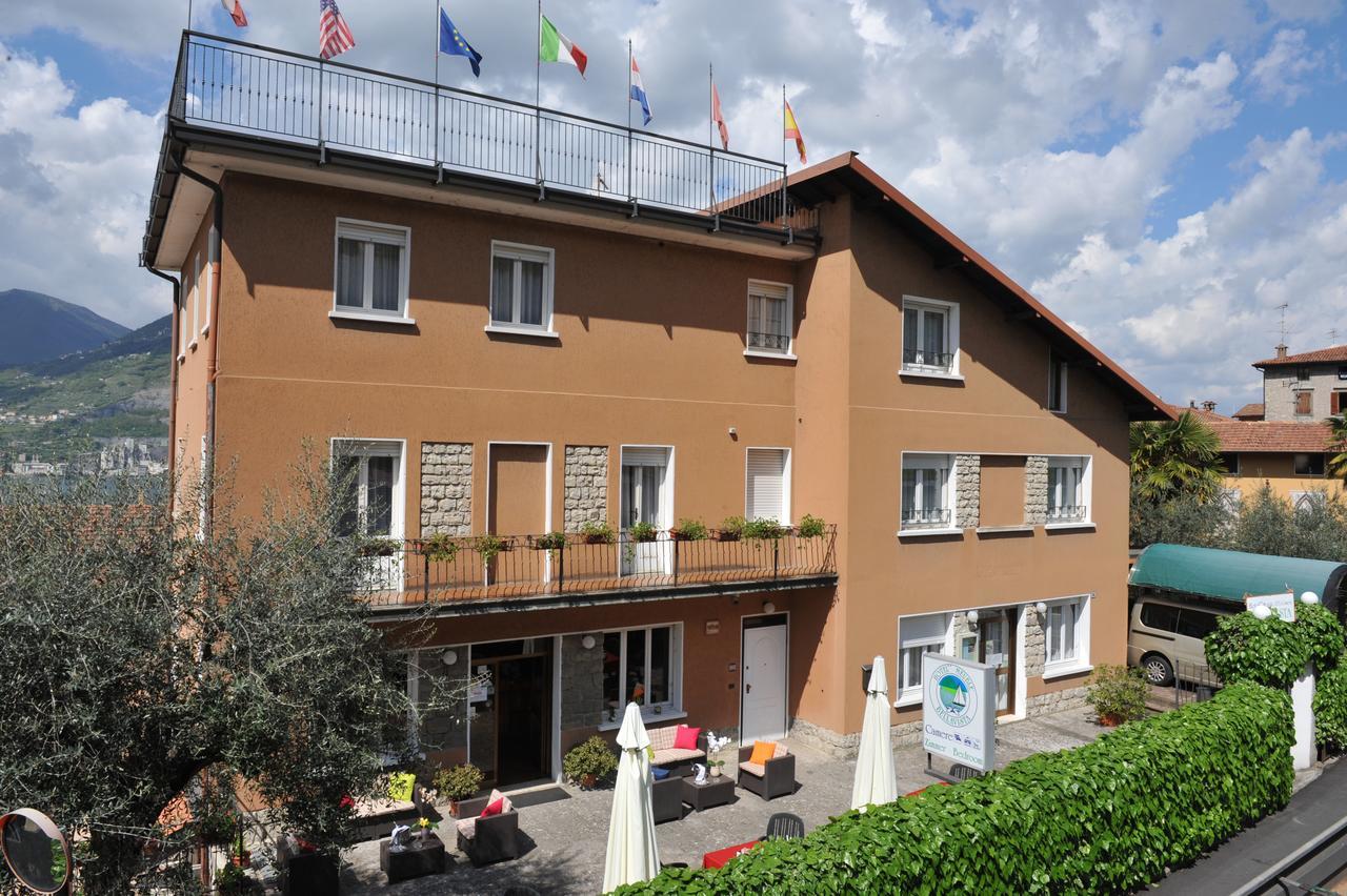 Hotel Bellavista Meuble Monte Isola Bagian luar foto