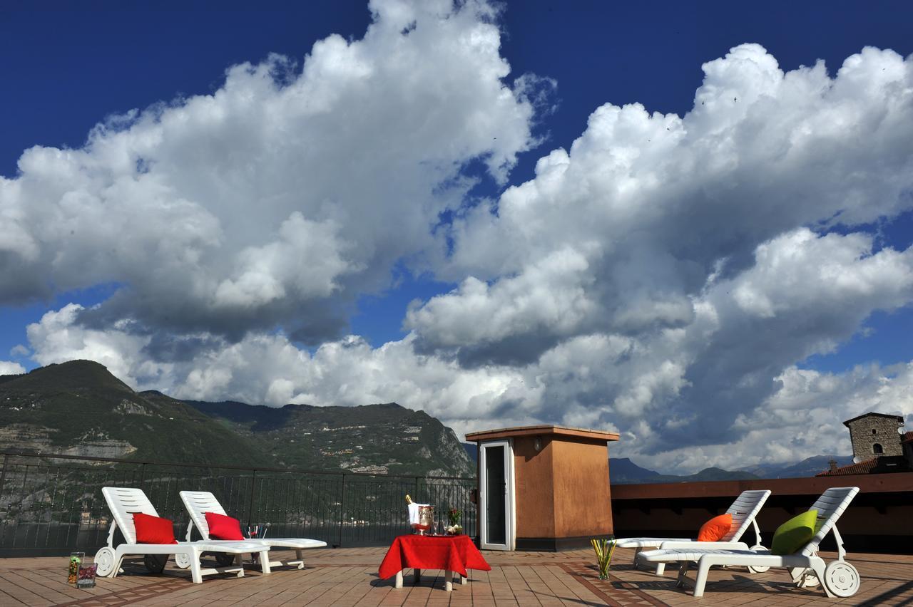 Hotel Bellavista Meuble Monte Isola Bagian luar foto
