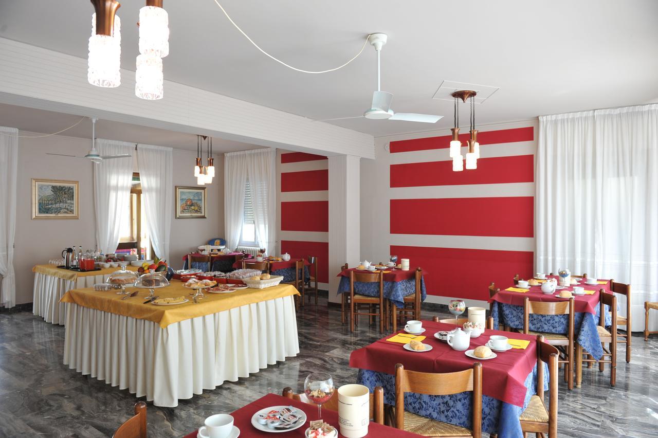 Hotel Bellavista Meuble Monte Isola Bagian luar foto