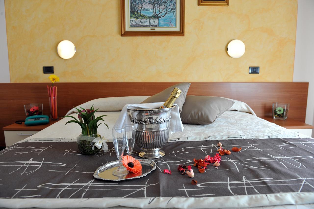 Hotel Bellavista Meuble Monte Isola Bagian luar foto