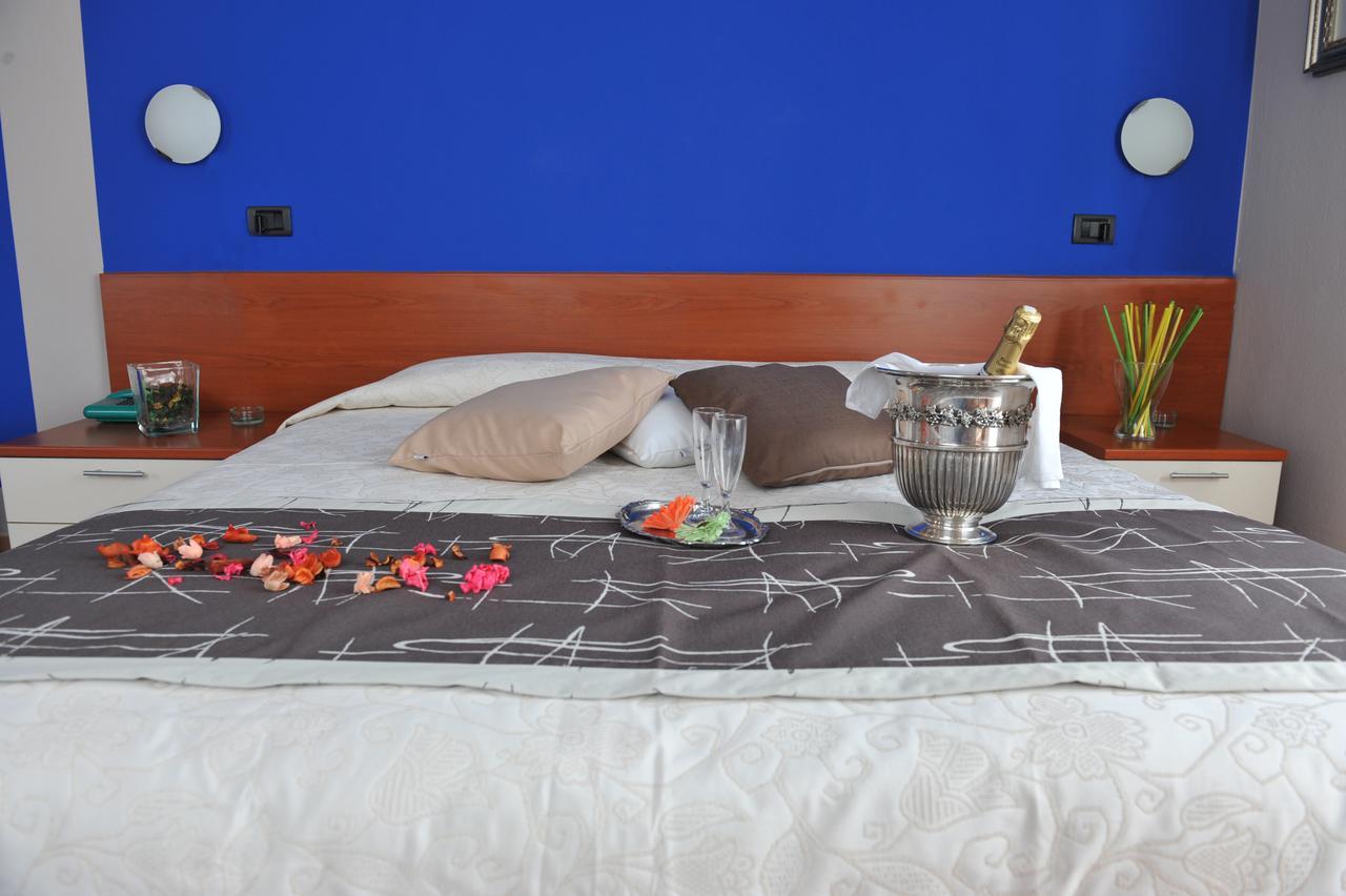 Hotel Bellavista Meuble Monte Isola Bagian luar foto