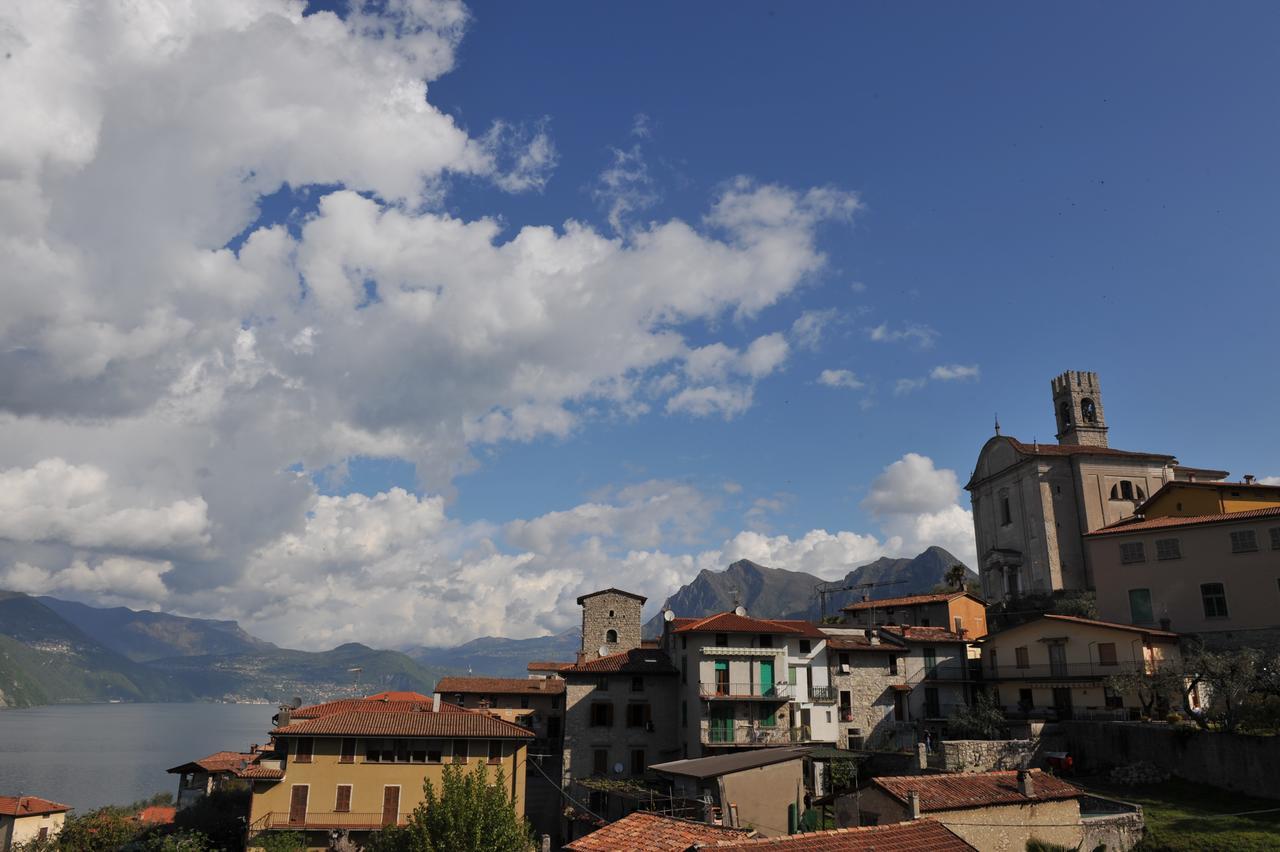 Hotel Bellavista Meuble Monte Isola Bagian luar foto