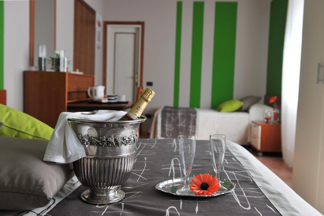 Hotel Bellavista Meuble Monte Isola Bagian luar foto