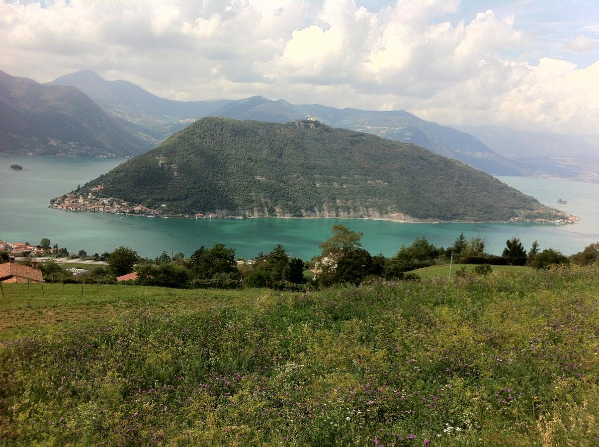 Hotel Bellavista Meuble Monte Isola Bagian luar foto