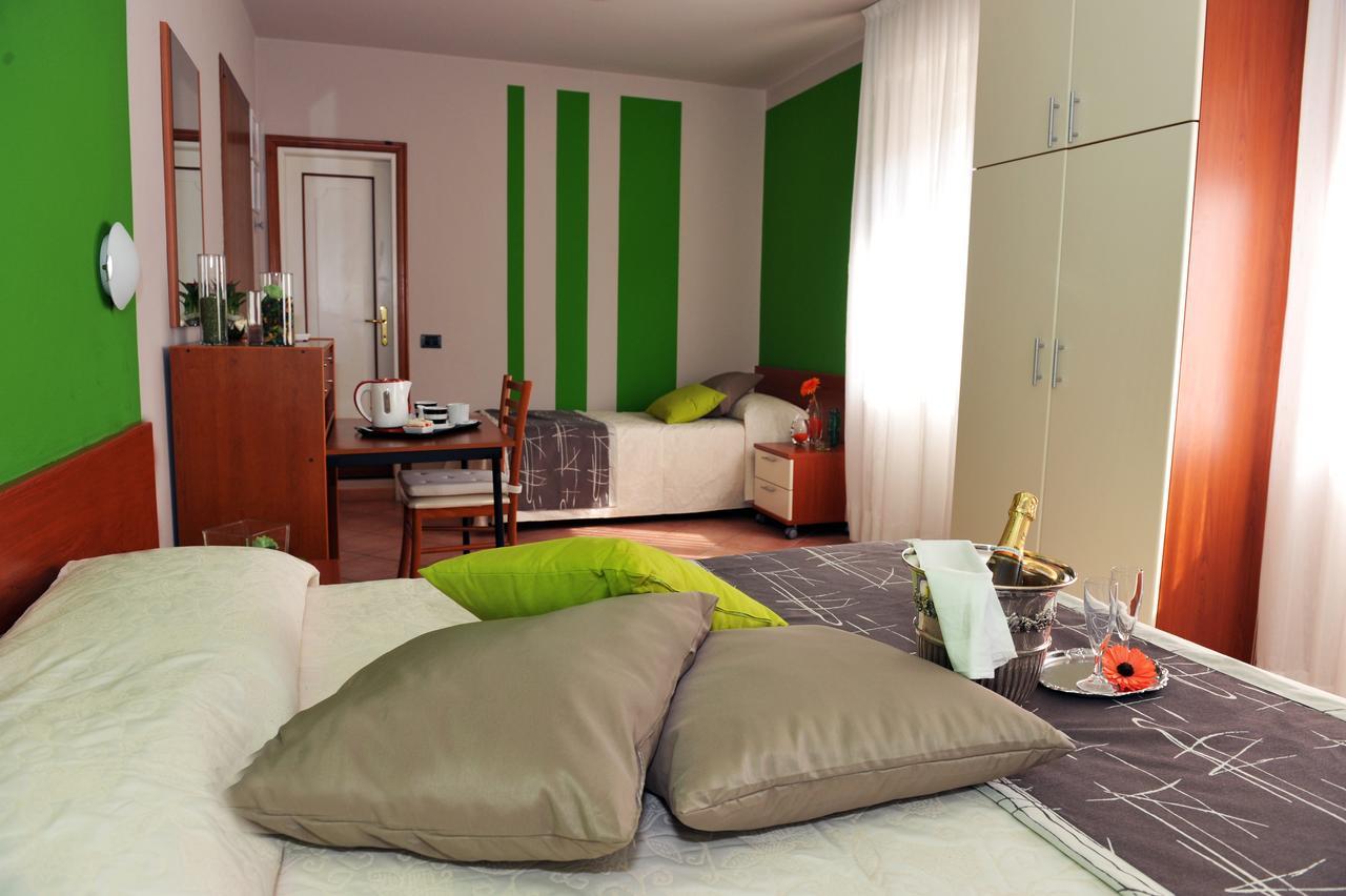 Hotel Bellavista Meuble Monte Isola Bagian luar foto